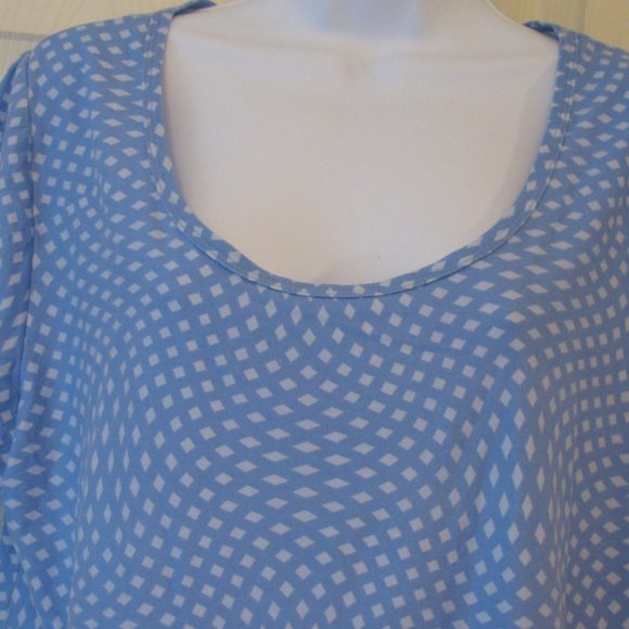 * 2/$15 LuLaRoe Classic T XL New NWOT $35 Blue Diamond Pattern Stretch - Picture 2 of 4